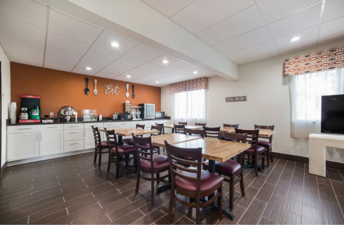 Ramada by Wyndham Effingham image 2
